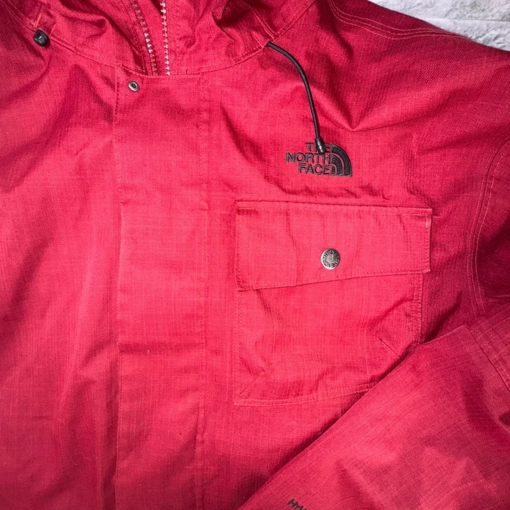The North Face Hyvent Cyptic Mens Large Red Hooded Ski Jacket Winter Jacket Snow